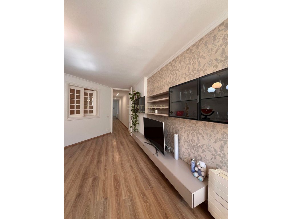 FOR RENT BUSINESS PREMISES NEAR THE 9-STORY BUILDINGS 2