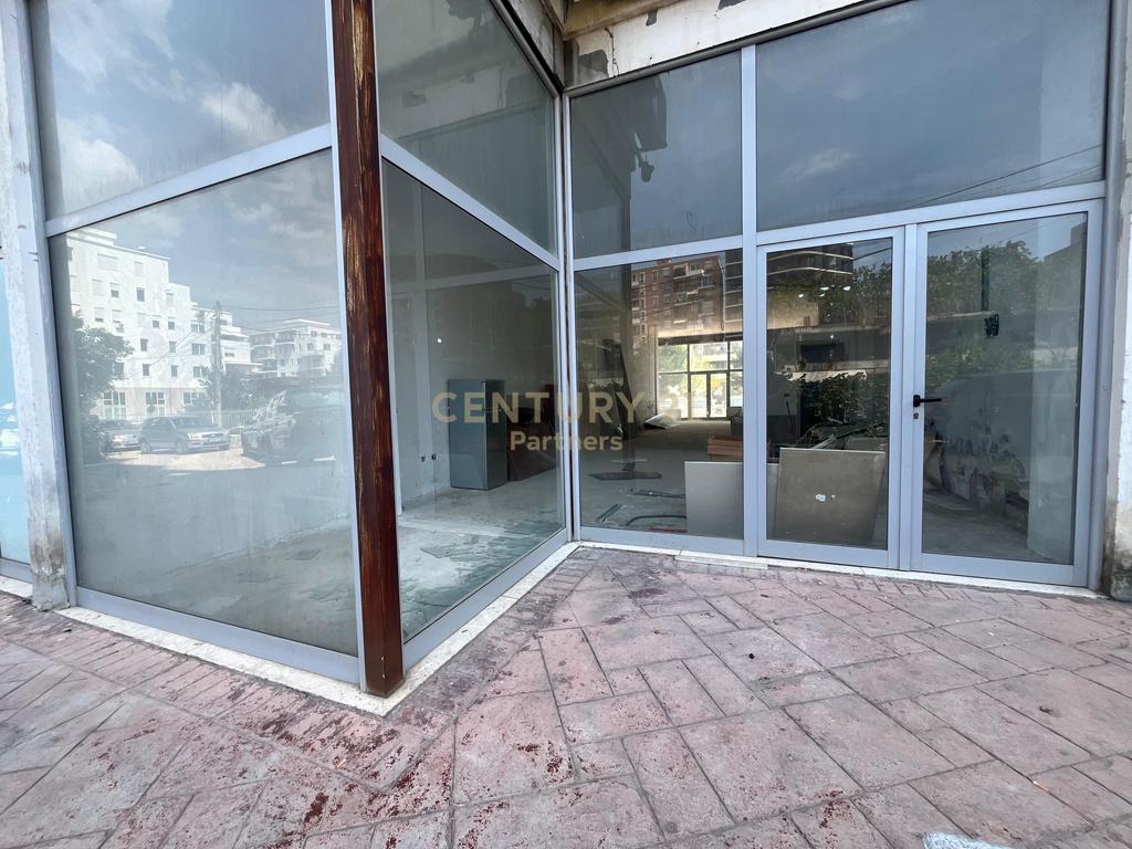 SHOP FOR SALE IN ASTIR! 4