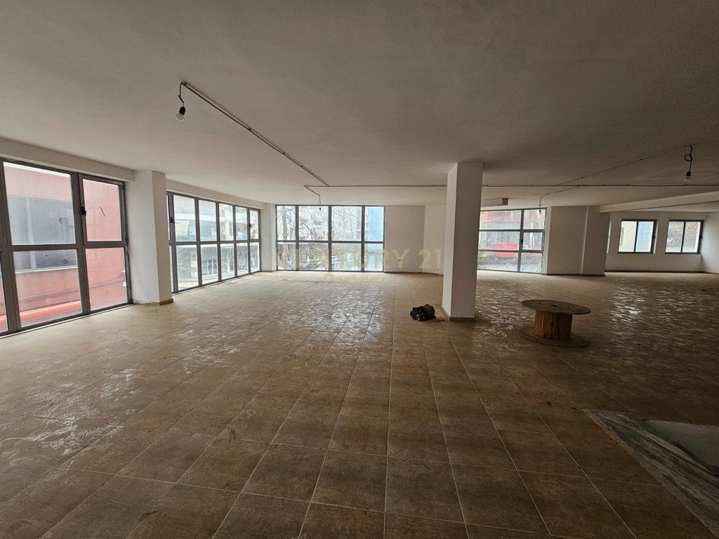 For rent Commercial space 818 m2, Yzberisht! 1