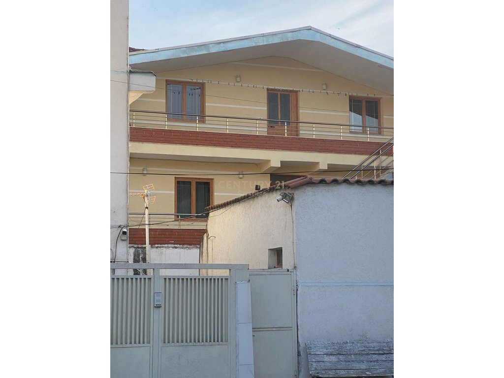 THREE-STOREY PRIVATE HOUSE FOR SALE IN LAPRAKE!