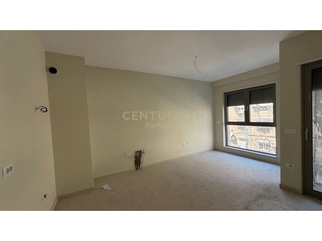 FOR RENT 1+1 COMMERCIAL SPACE NEAR THE RED SCHOOL 3