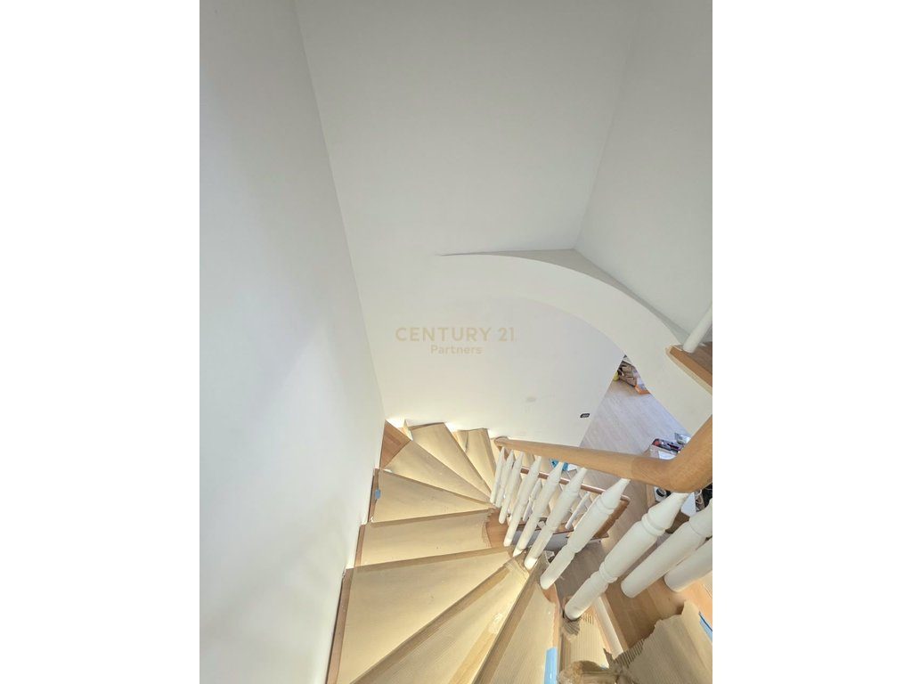 DUPLEX APARTMENT 2+1+2 + PARKING SPACE FOR RENT ABOVE THE OVERPASS OF THE PARSI MUNICIPALITY 3