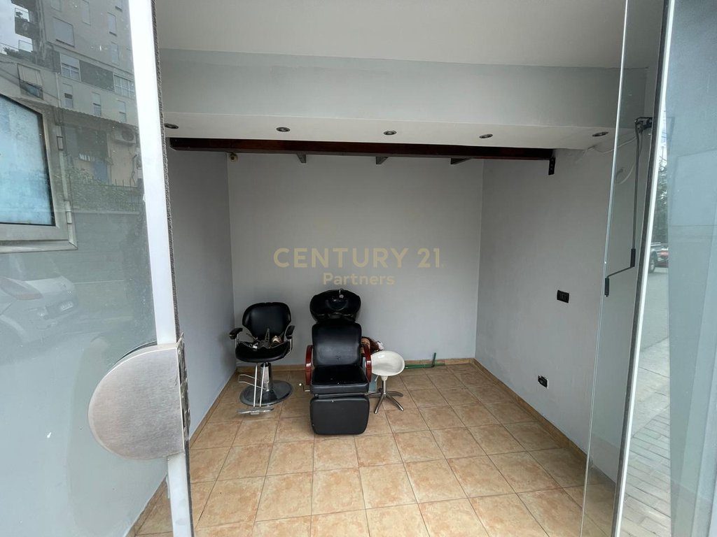COMMERCIAL SPACE FOR RENT - RESIDENCE 3