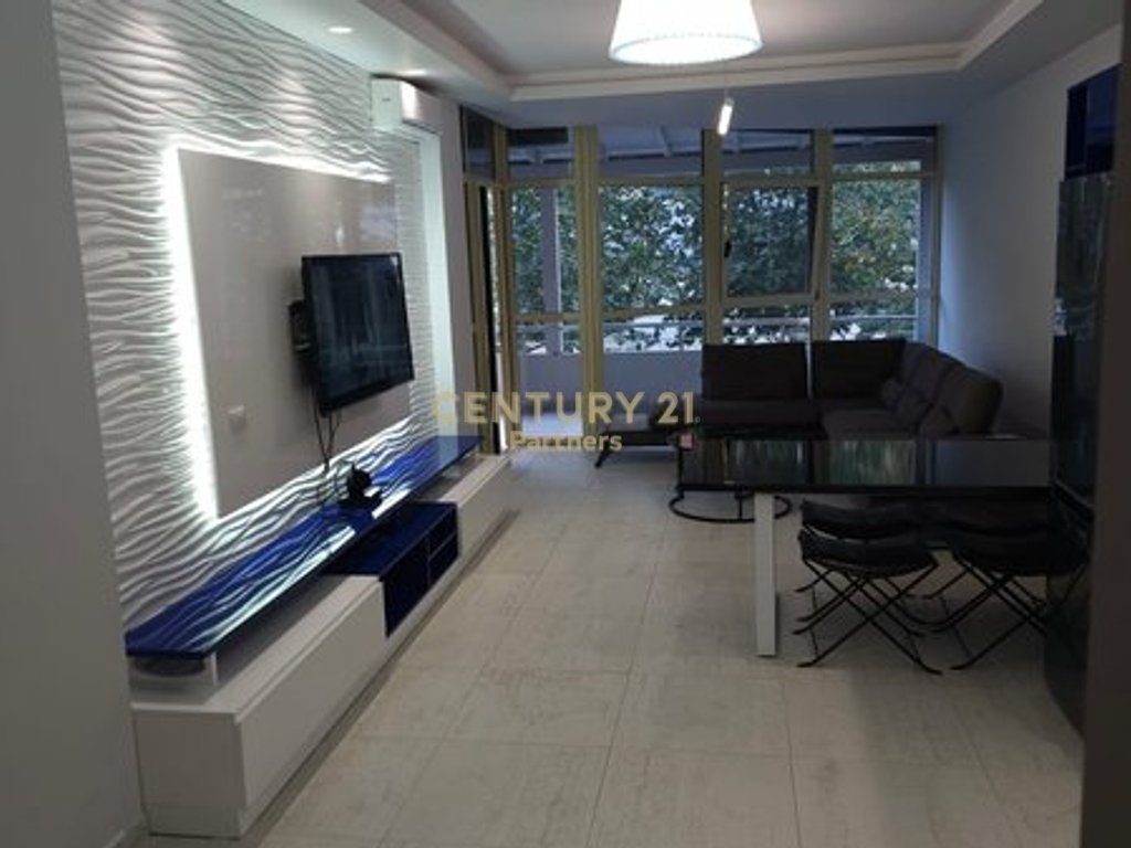 OPPORTUNITY SALE APARTMENT 2+1+2 & VERANDA IN VLORE-LUNGOMARE 4