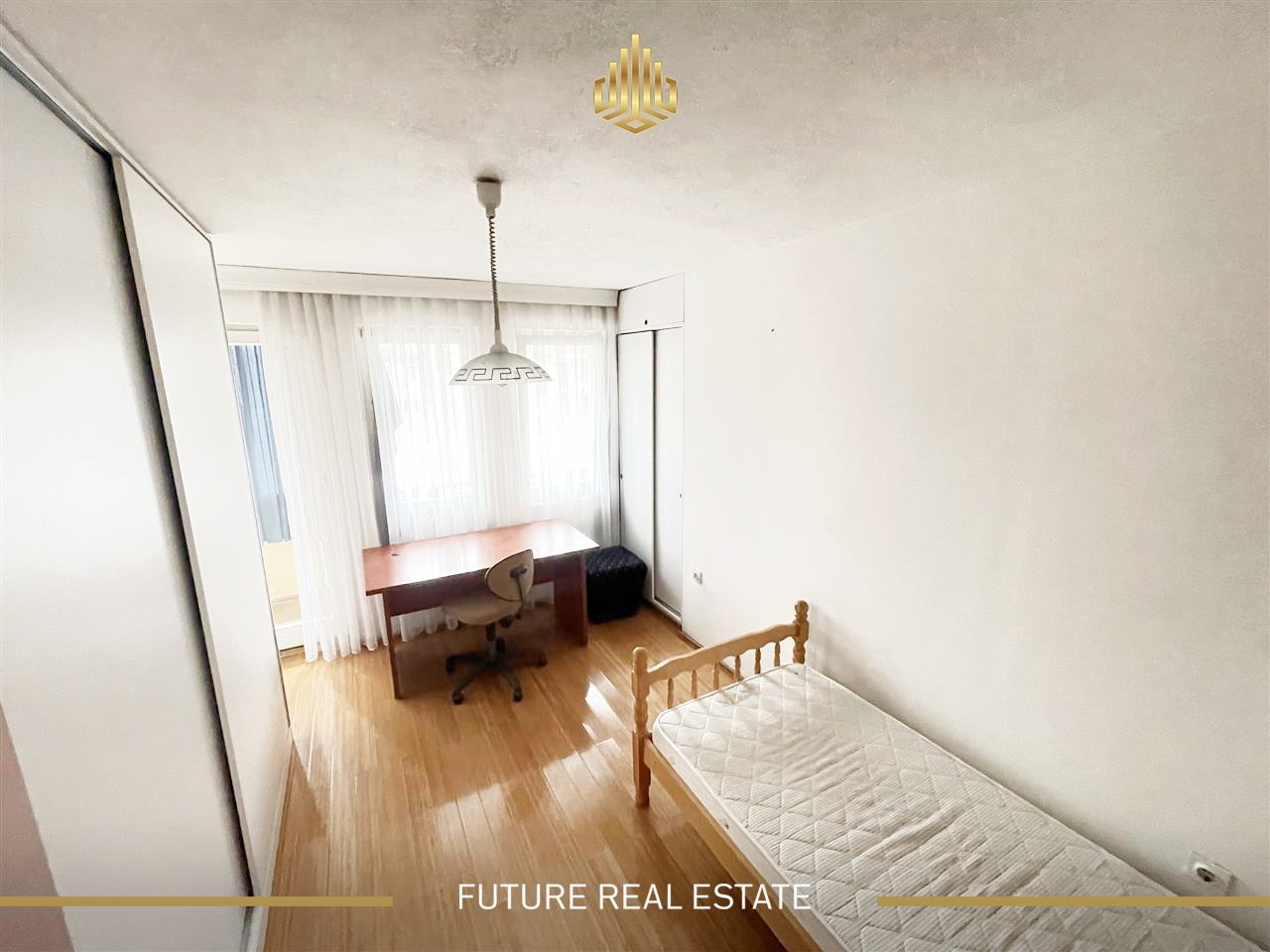Shtëpia me QIRA/240m2