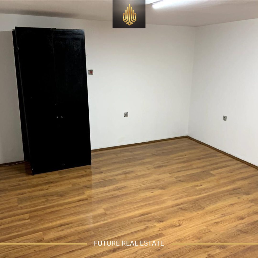 Lokal me QERA/65m² 4