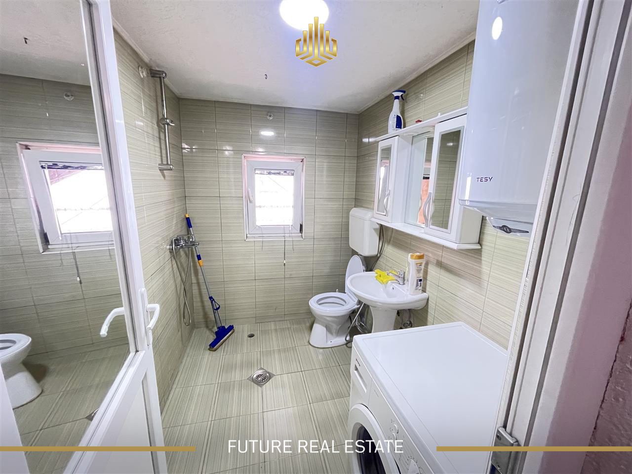 Shtëpia me QIRA/240m2