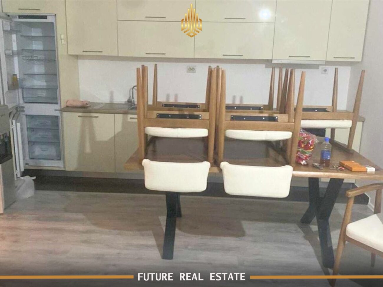 Banesë në SHITJE – 2 dhoma gjumi – Fushë Kosovë – Rruga Xhemajl Mustafa ngjitur me parkingun e Hotel Qama Grill, Ndertues Euroinvest 2