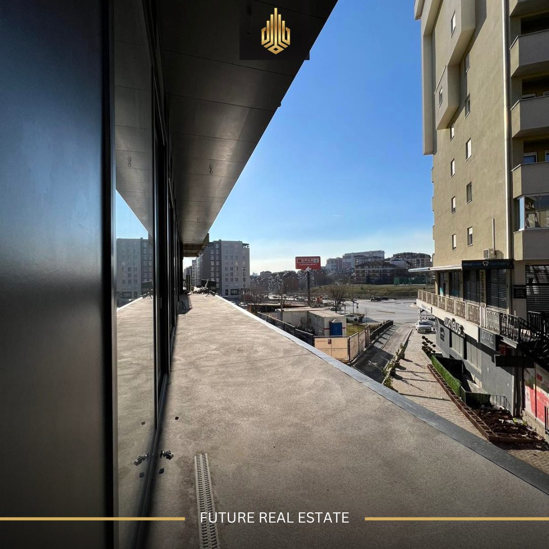 Lokal me QERA/135m² 4