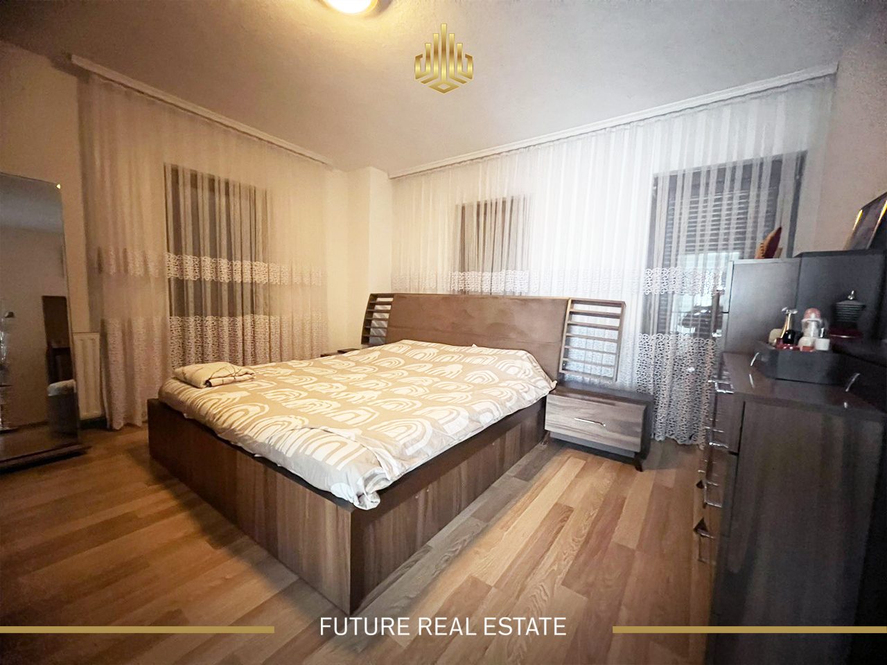 Shëpia në SHITJE/200m2