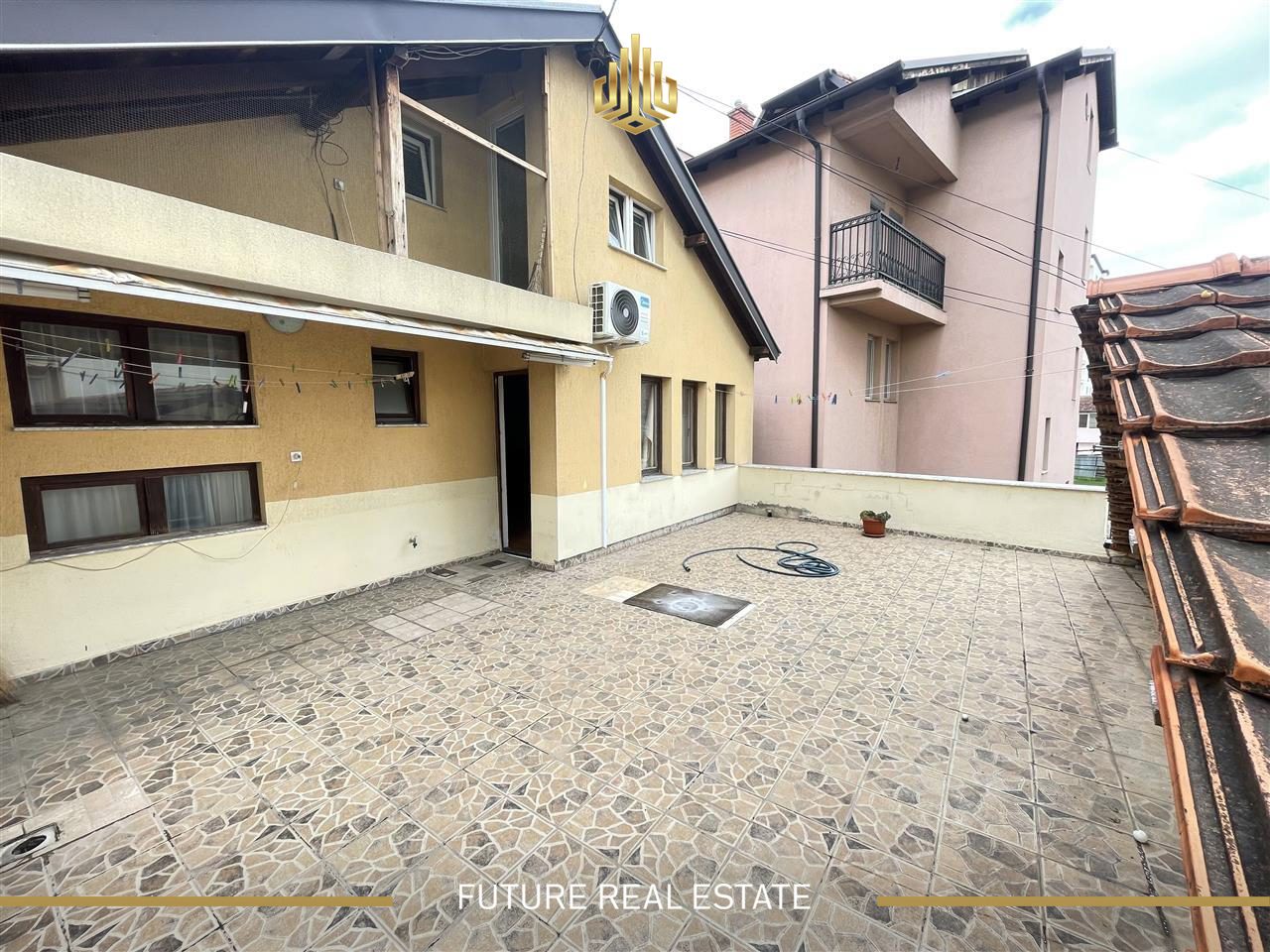 Shtëpia me QIRA/240m2