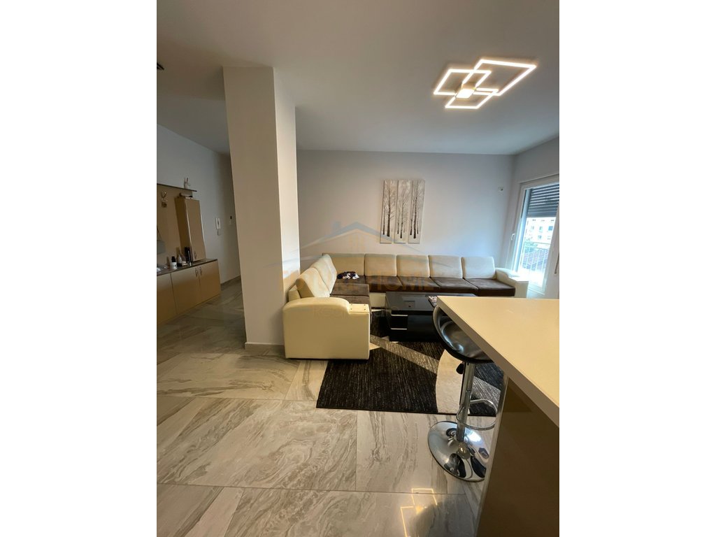 Apartament 3+2 Me Qira në 21 Dhjetori, Rruga e Kavajës, Tiranë