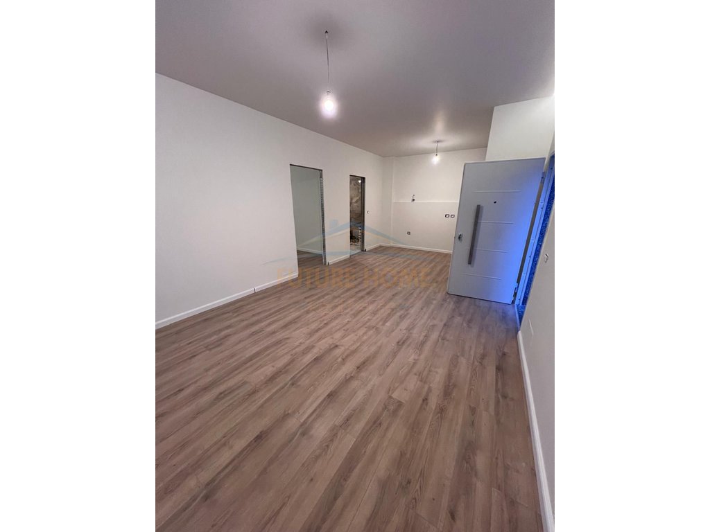 Shitet, Apartament 1+1, Materniteti i Ri