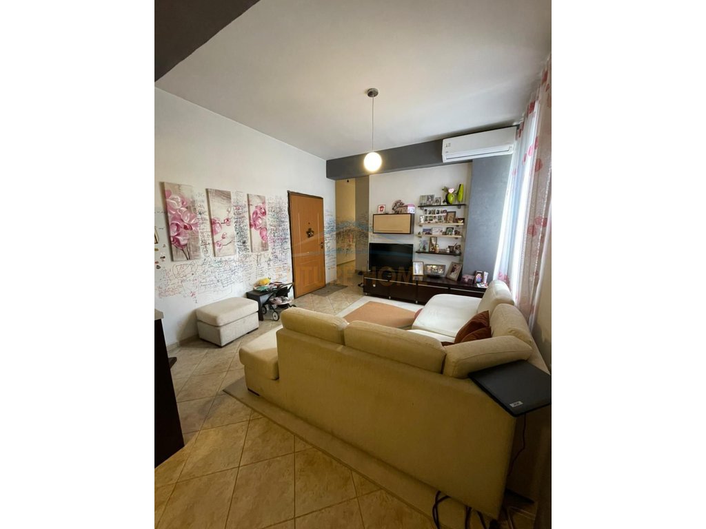 Shitet, Apartament 2+1 , Rruga e Kavajës,Tiranë 2