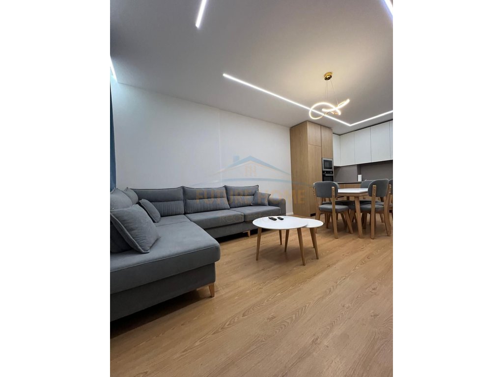 Shitet, Apartament 2+1, Kompleksi Univers City, Tiranë. 2