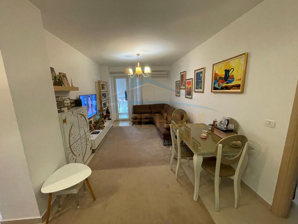 Shitet, Apartament 2+1+2, Qytet Studenti, Tiranë 2