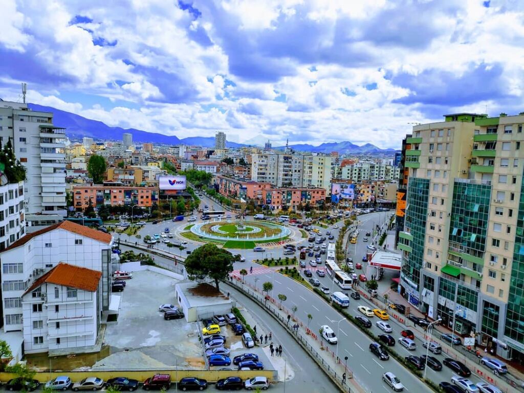 Shitet Ambient Biznesi Zogu i Zi,Tirane.