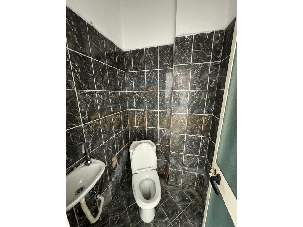 Shitet, Ambient Biznesi, Fresk , Tirane 3