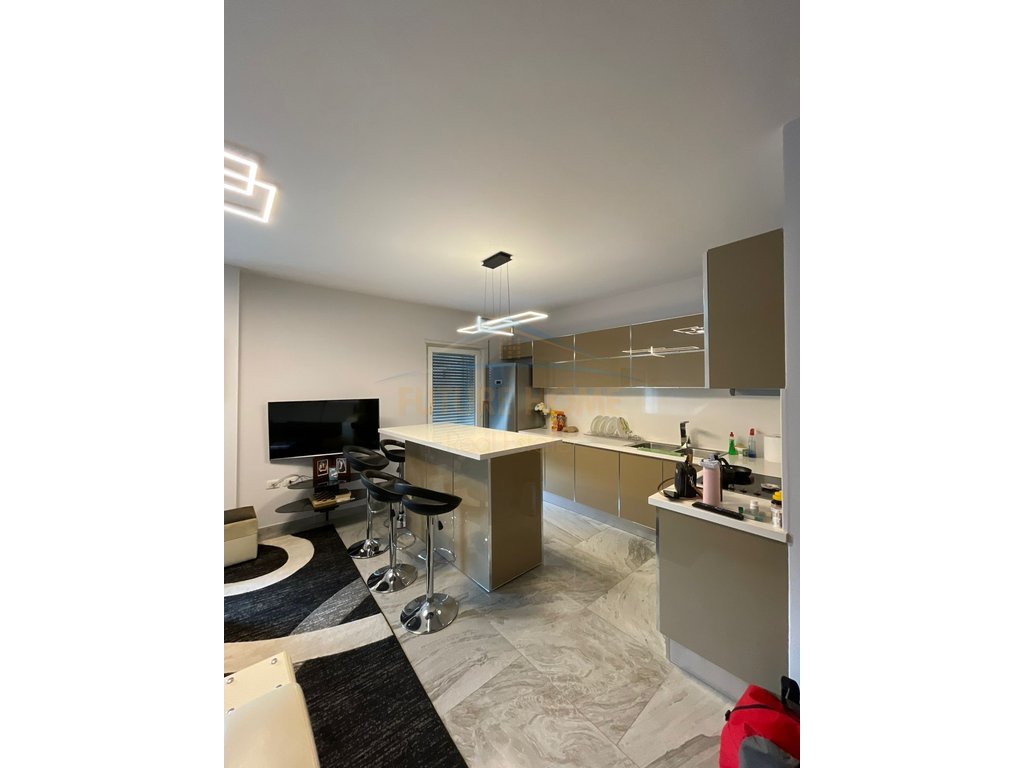 Apartament 3+2 Me Qira në 21 Dhjetori, Rruga e Kavajës, Tiranë 2