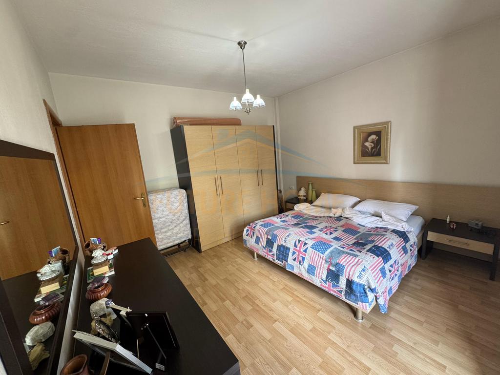 Shitet, Apartament 2+1+2, Rruga e Kavajes, Tiranë. 3