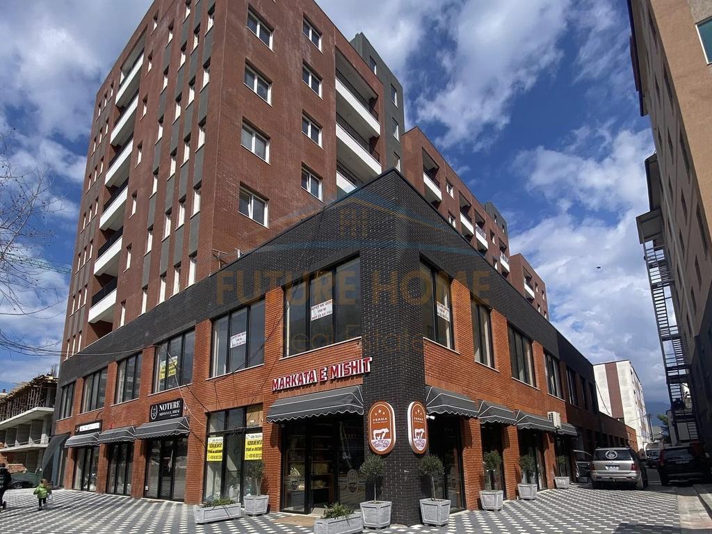 Shitet, Apartament 2+1+2, Kamez, Tiranë