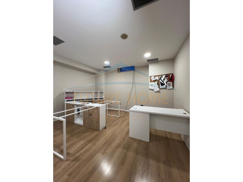 Shitet, Ambjent Biznesi, Qender, Tiranë. 2