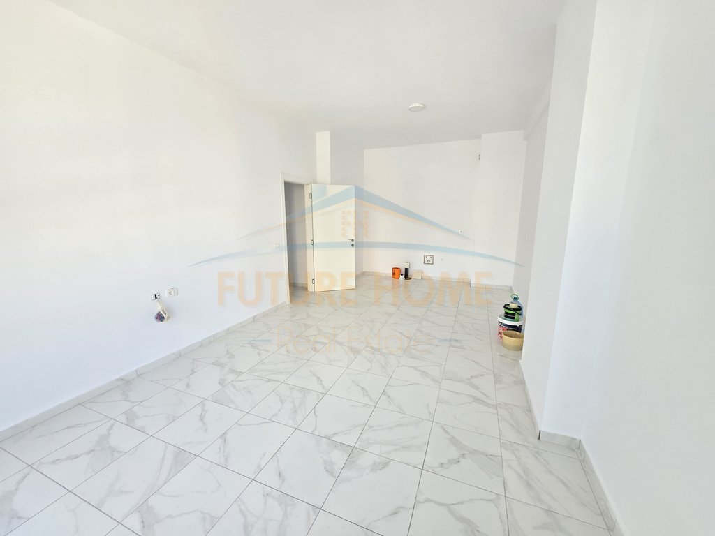 Qira, Apartament 2+1+2 (Per Zyra ose Banim), Rruga e Kavajes, Mbrapa SQ21,Tirane