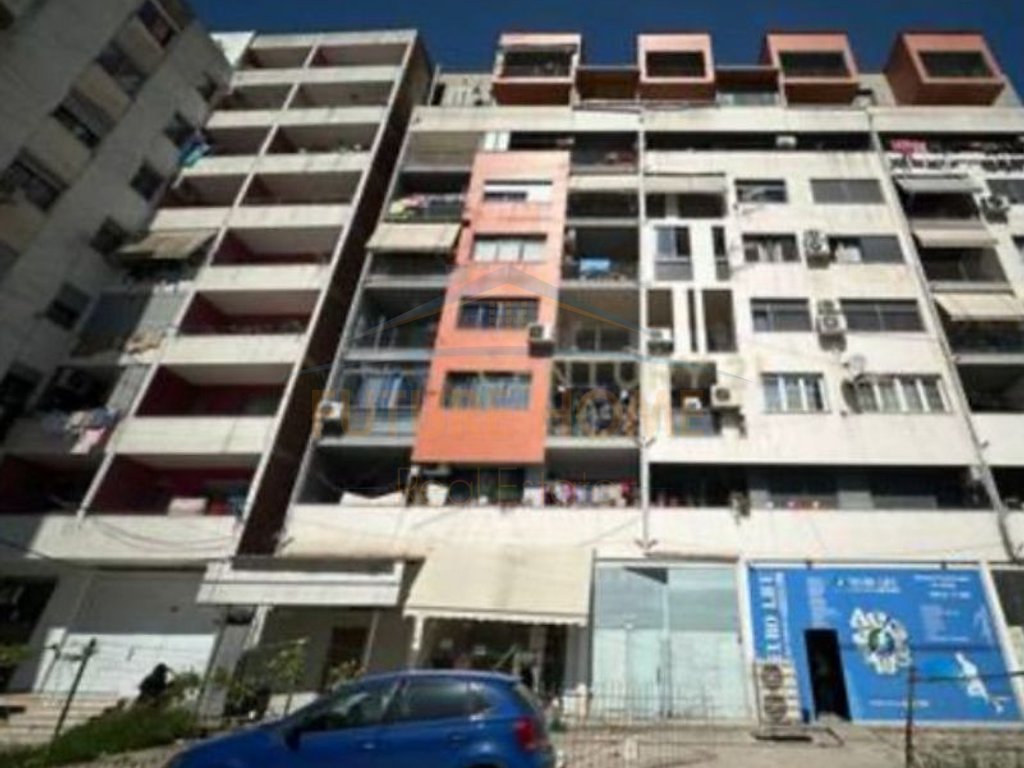 Shitet, Ambjent, Unaza e Re, Tirane