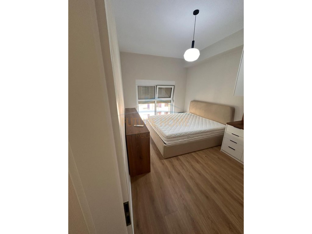 Shitet, Apartament 1+1, Tiranë. 3