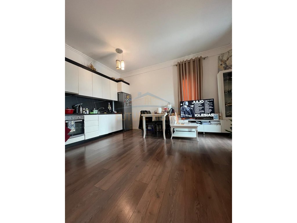 Shitet, Apartament 2+1+2, Square 21, Rruga e Kavajës 3