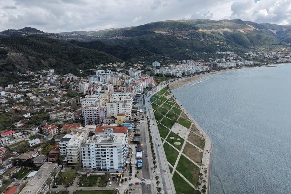 Ambjent tregtar ne shitje ne Lungomare 3