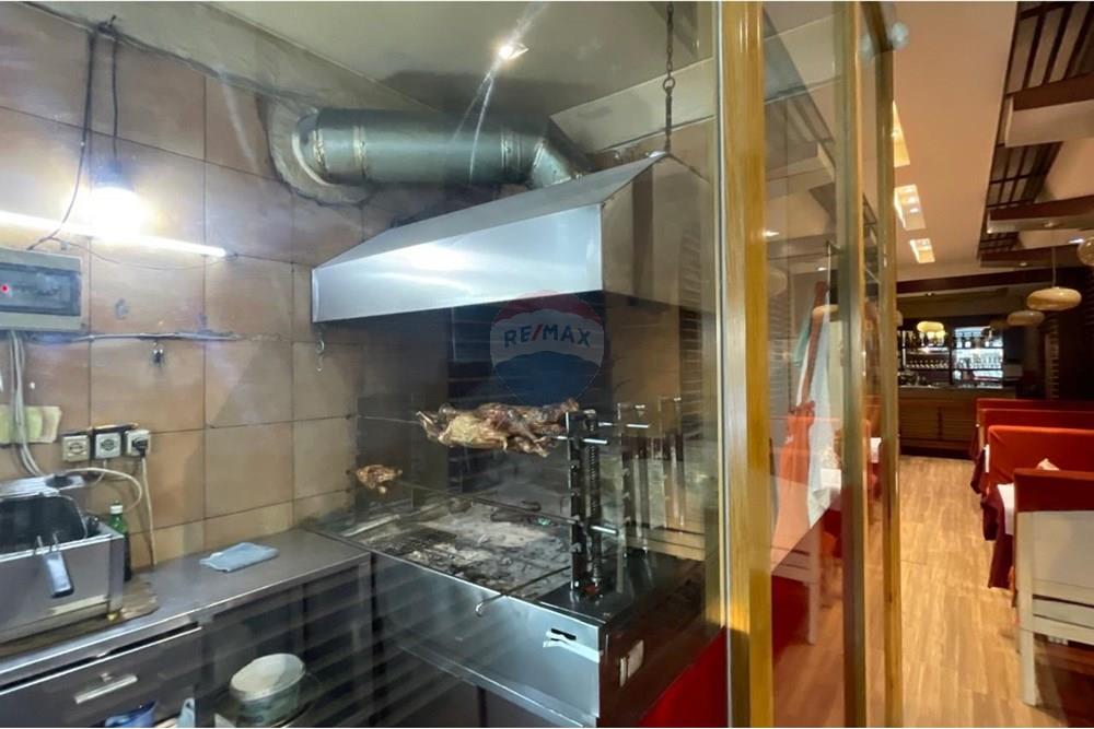 Restorant ne shitje, ose me qera, Rr.Demokracia
