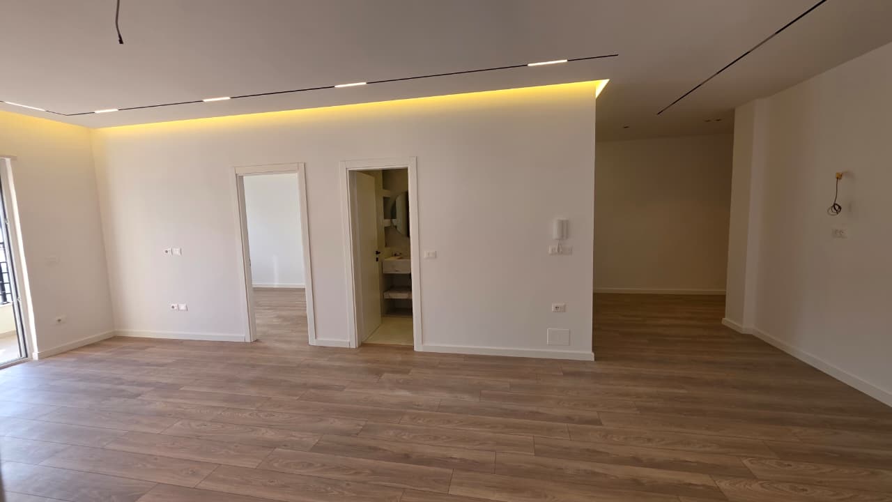 🌊 APARTAMENT 2+1+2 PËR SHITJE – LUNGOMARE, VLORË 🏡 2