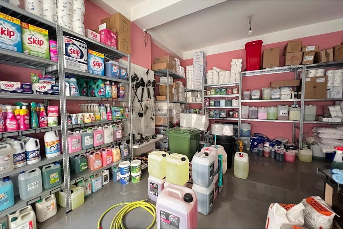 Dyqan për Shitje – Rruga Lef Sallata, Vlorë