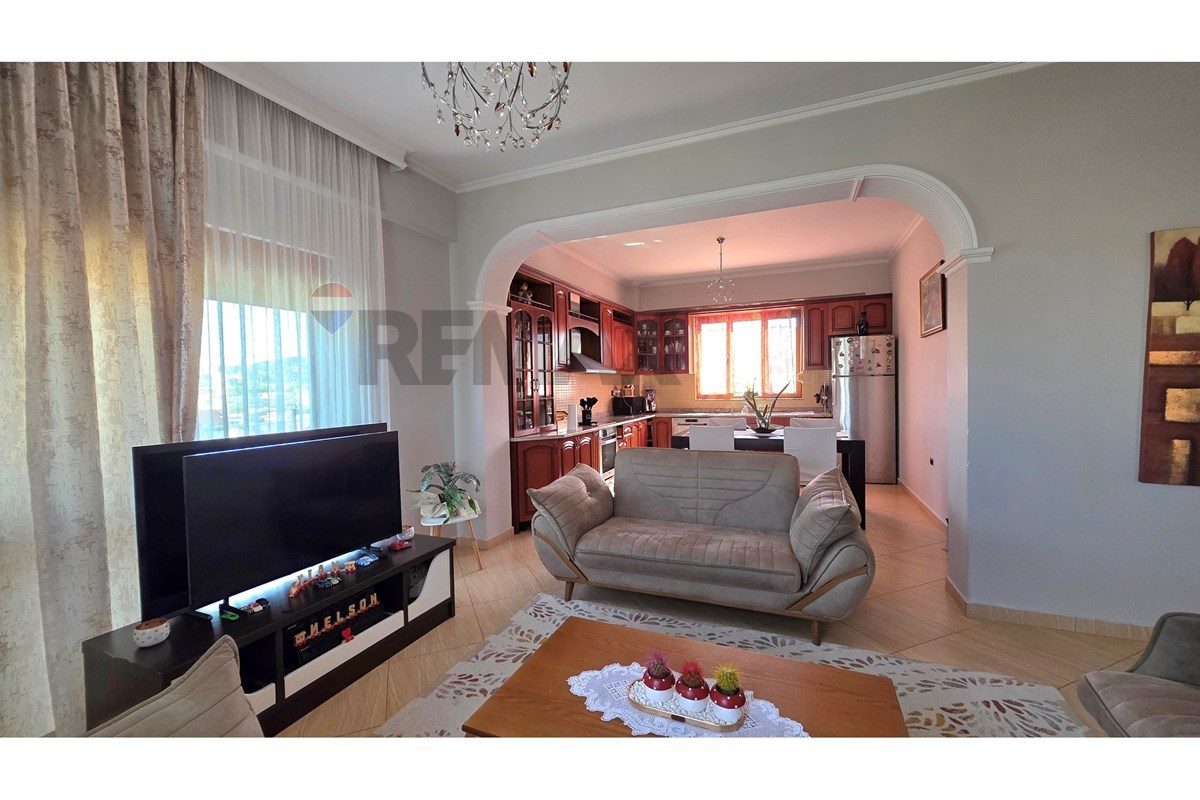🏡 APARTAMENT 3+1 PËR SHITJE – QENDËR, VLORË ✨ 4