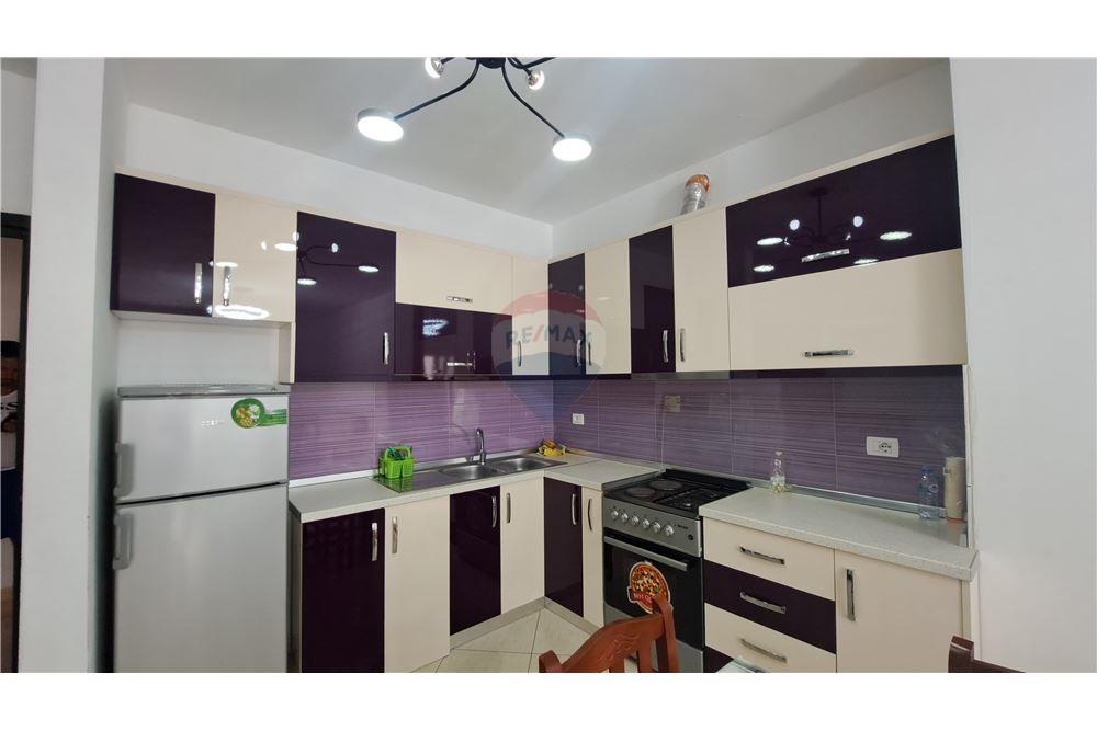 Apartament 1+1 ne shitje,Lungomare,Vlore