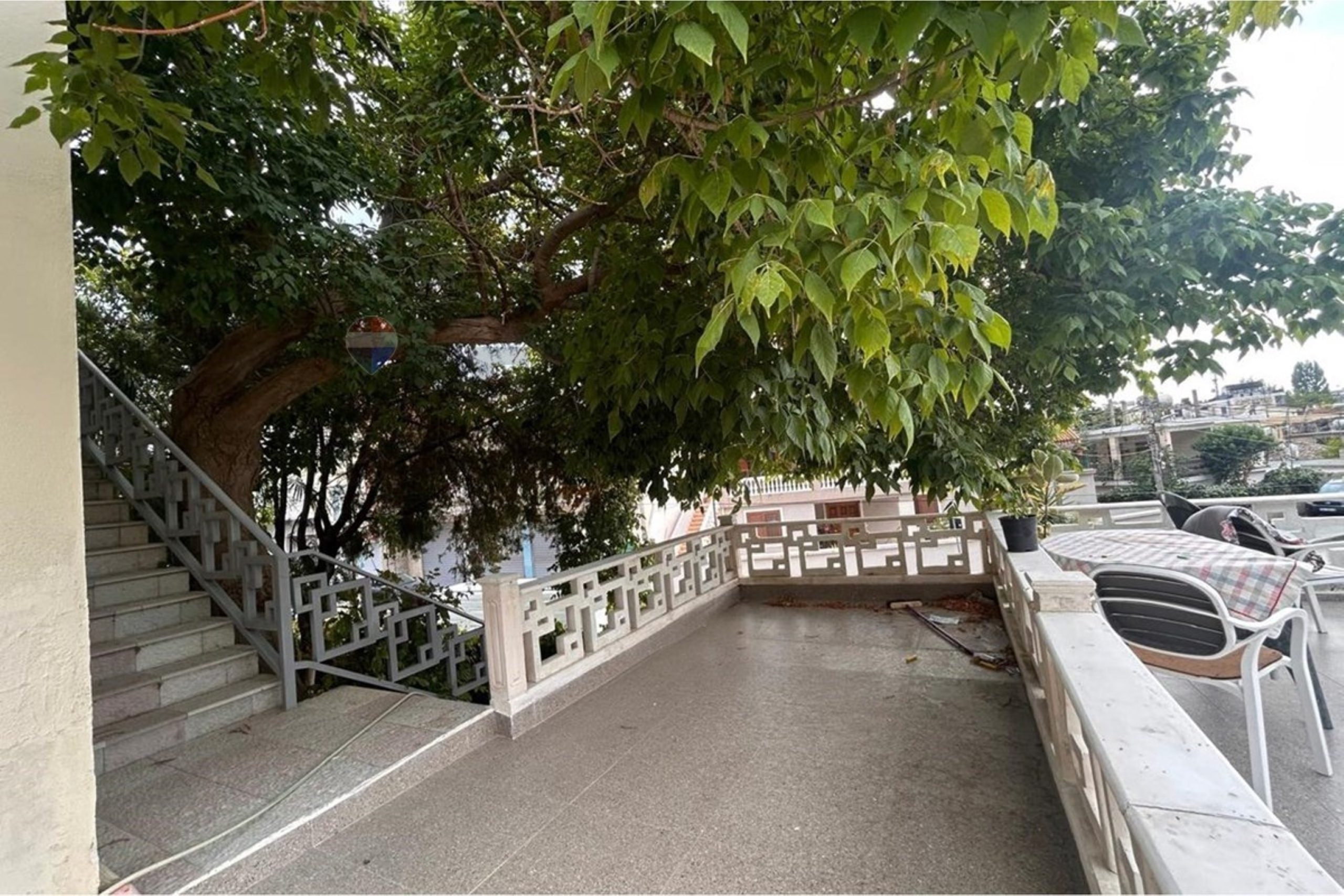 🏡 OKAZION INVESTIMI –📐 Vetëm rreth 417 €/m² mbi sipërfaqen e truallit.