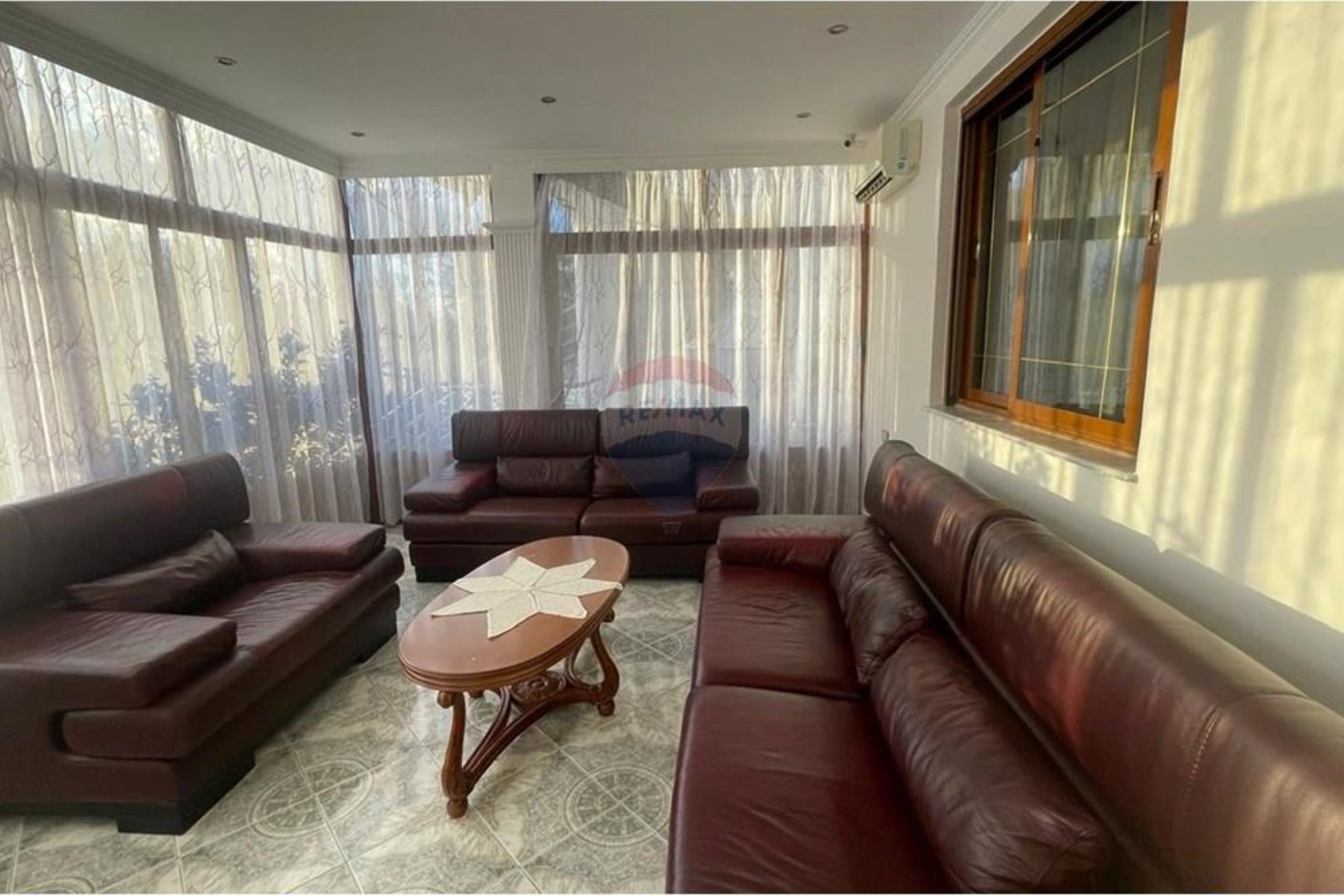 🏡 KATI I PARË I NJË VILE ME QIRA – RRUGA E RE, VLORË