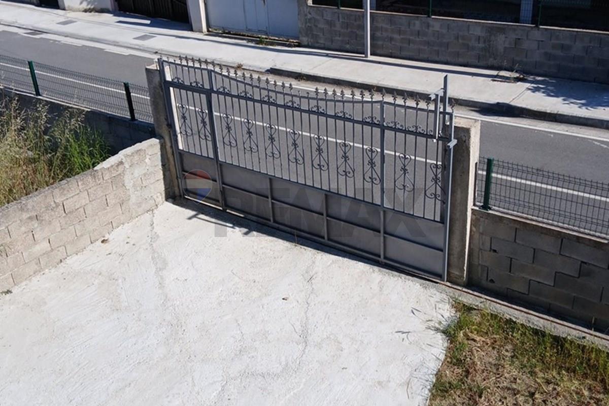 Jepet me qera kati i dytë i një vile