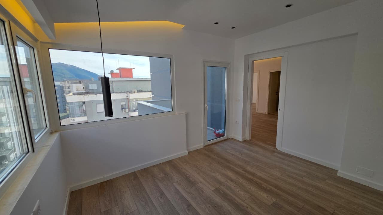 🌊 APARTAMENT 2+1+2 PËR SHITJE – LUNGOMARE, VLORË 🏡