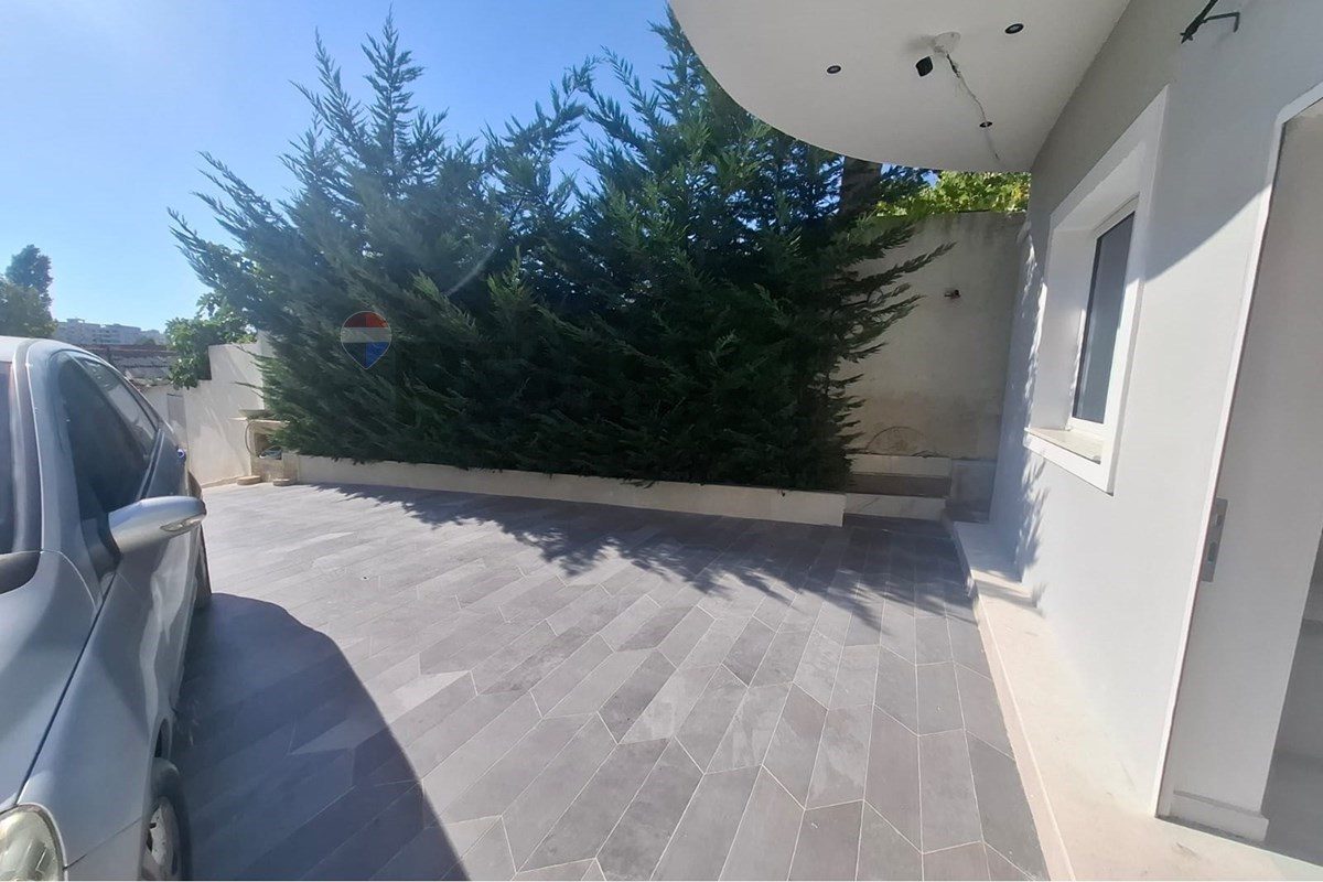 SHTËPI PRIVATE ME QIRA – RRUGA PELIVAN LESKAJ, VLORË ✨