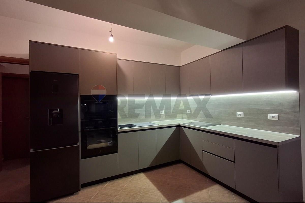 Apartament 3+1 për Qira – Lungomare, Vlorë 2