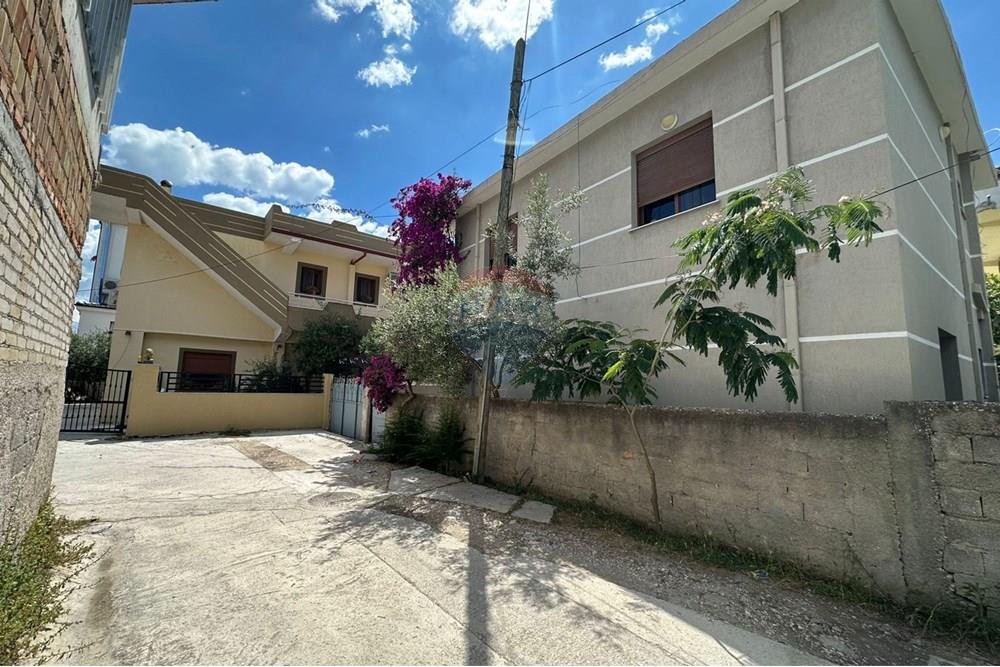 SHTËPI PRIVATE PËR SHITJE –Rr.Haxhi Xhyherri