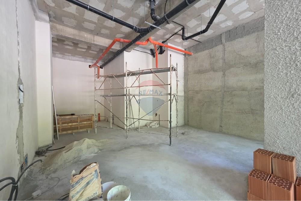 Jepet me qera ambient 92m2 ne Lungomare 4