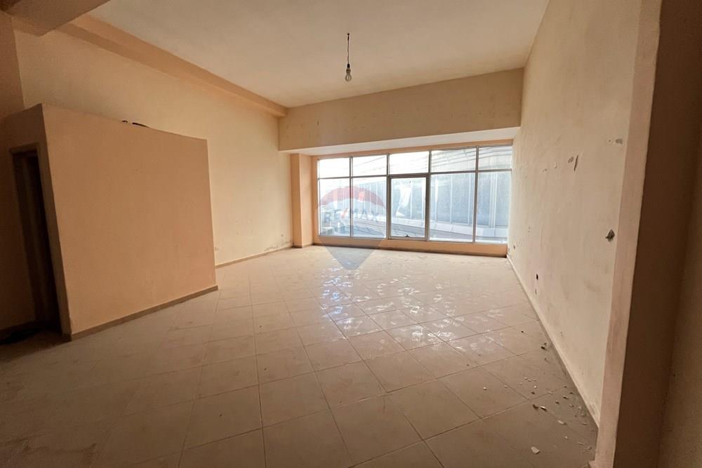 Dyqan ne shitje prane Conad 4