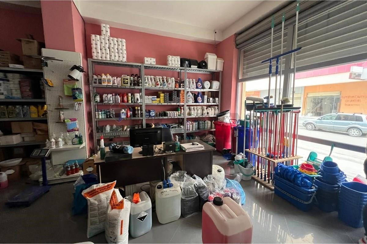 Dyqan për Shitje – Rruga Lef Sallata, Vlorë 3
