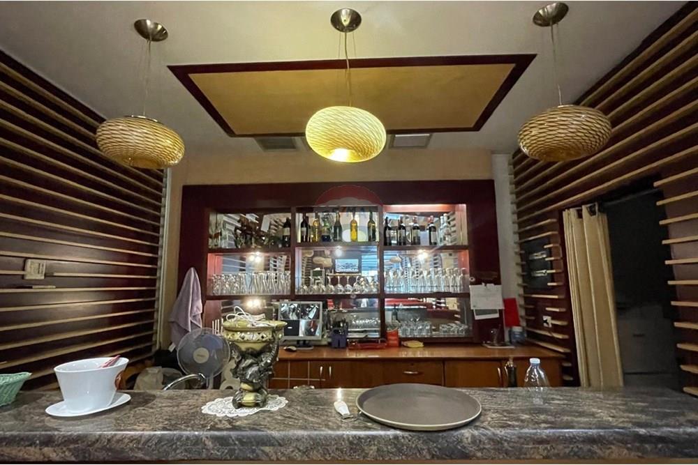 Restorant ne shitje, ose me qera, Rr.Demokracia