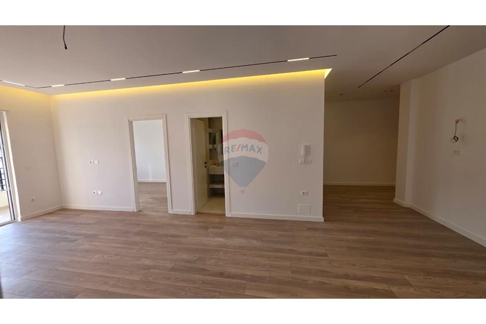 Apartament 2+1+2 në Shitje – Lungomare, Vlorë 3