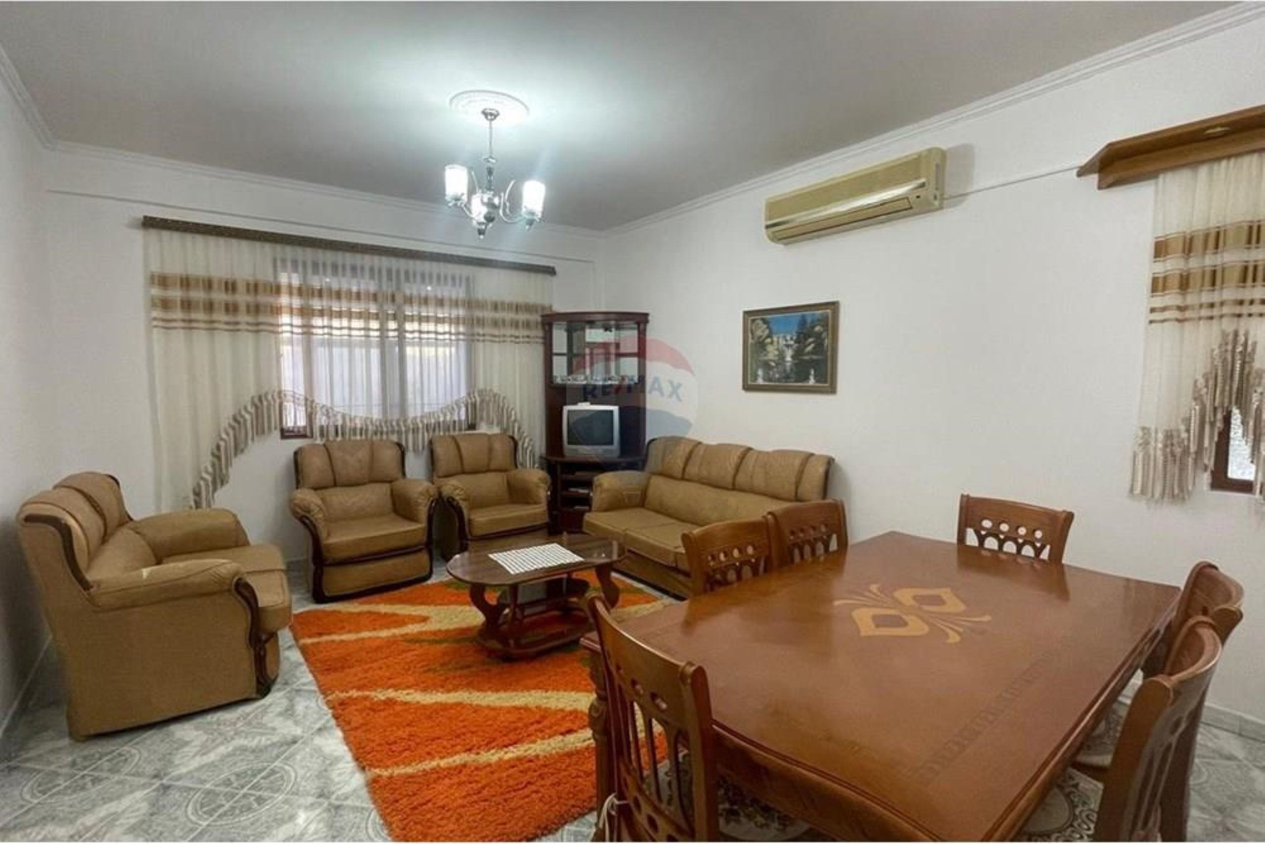 🏡 KATI I PARË I NJË VILE ME QIRA – RRUGA E RE, VLORË