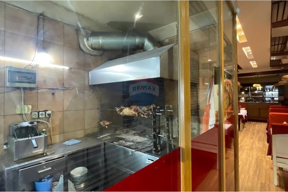 Restorant ne shitje, ose me qera, Rr.Demokracia